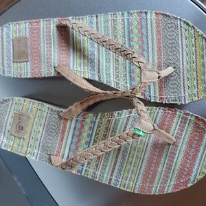 Sanuk flip flops 9W multicolor s/n 1016462 new no box